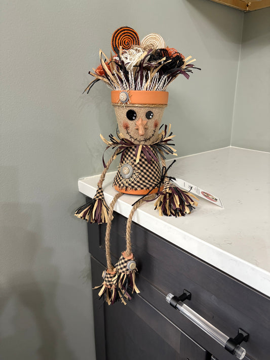 clay pot scarecrow (flowers)