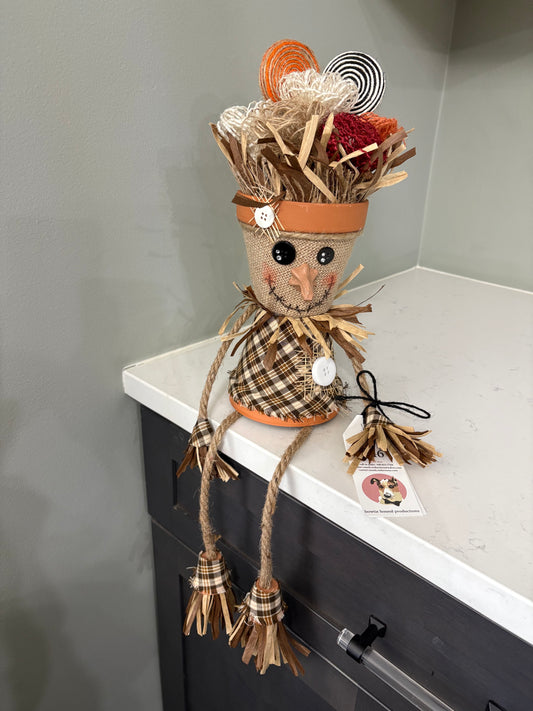 clay pot scarecrow (flowers)